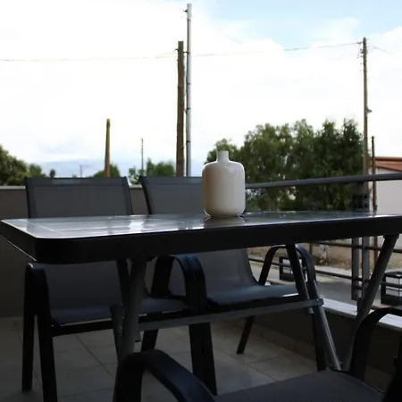 Electra Maisonette With Garden Near Sea *