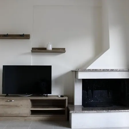 빌라 Electra Maisonette With Garden Near Sea