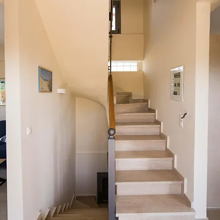 Electra Maisonette With Garden Near Sea 빌라